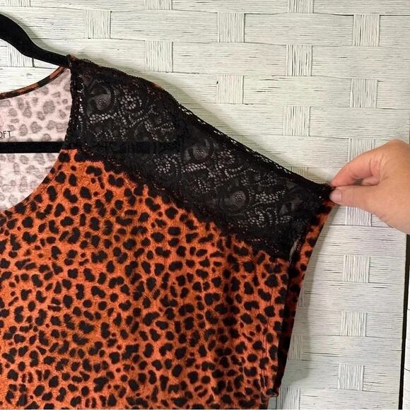 Torrid Supersoft Knit Animal Print Top Lace Detail Sleeves Whimsigoth plus size - Picture 4 of 10